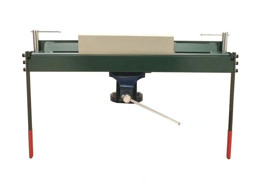 Folding machine with guillotine shears