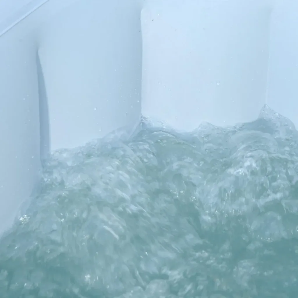 Whirlpool for 2-3 people white/blue