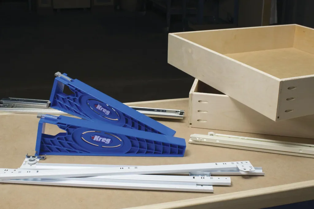 Drawer pull-out assembly aid