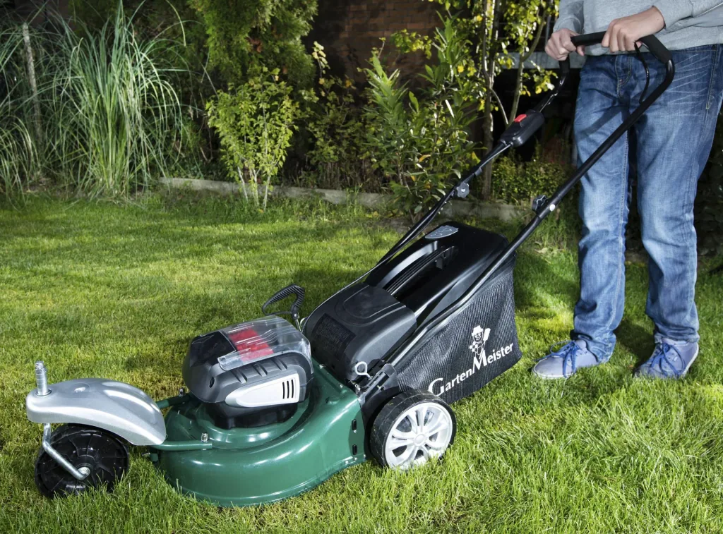 Cordless lawn mower Trike 405/40-2.5S with spare battery