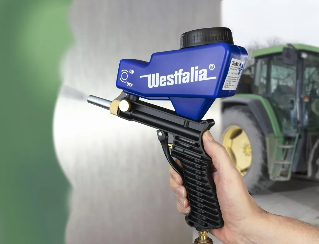 Compressed air sandblasting gun