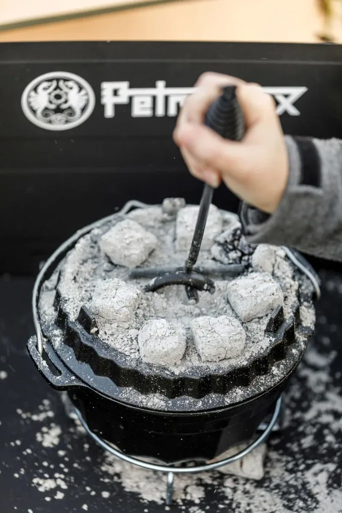 Lid lifter for Petromax Dutch oven