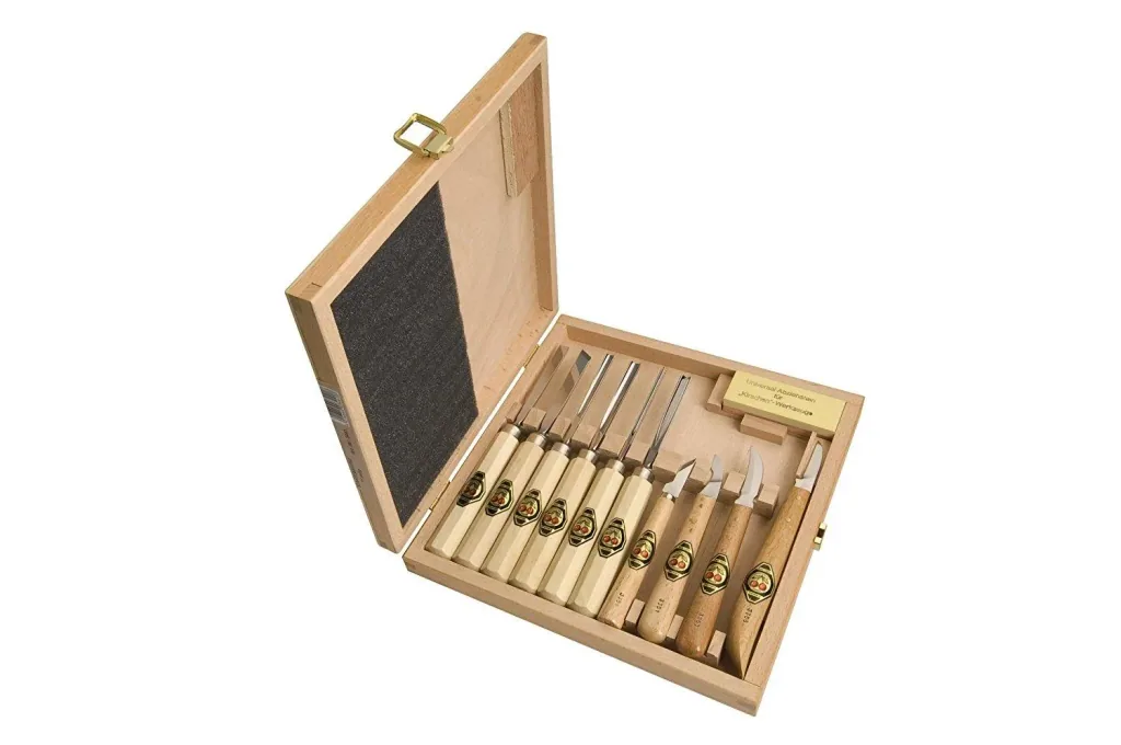 Carving set in a wooden box, 11 pieces.