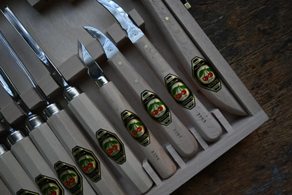 Carving set in a wooden box, 11 pieces.