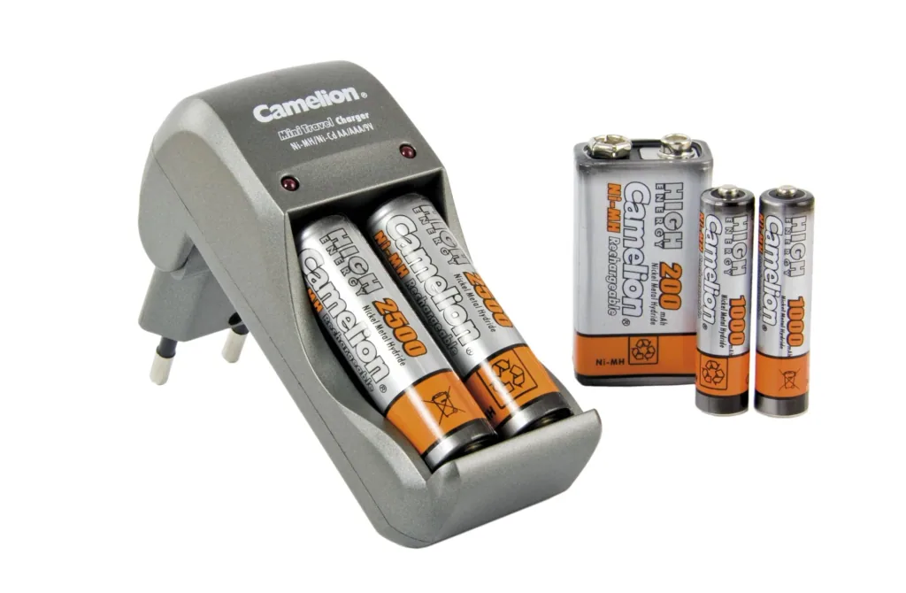 Travel plug-in charger for 2x AA/AAA or 1x 9V, foldable plug