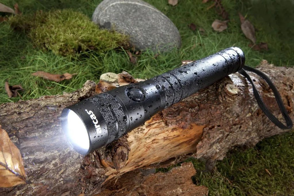 5 Watt flashlight with high power Cree LED - made of aluminum