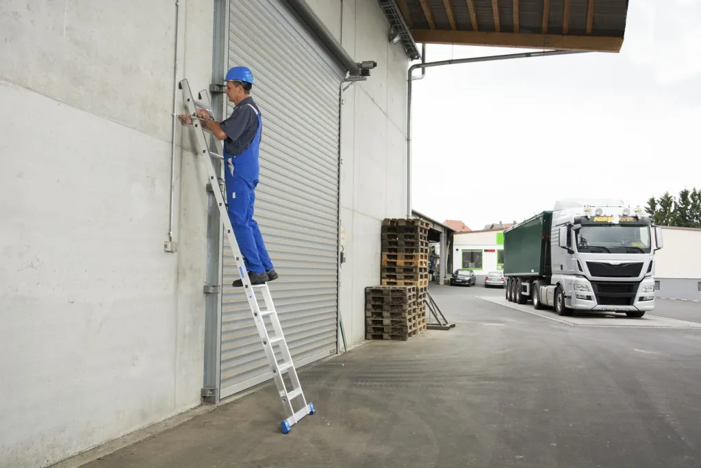Lean-to ladder +S with 12 steps