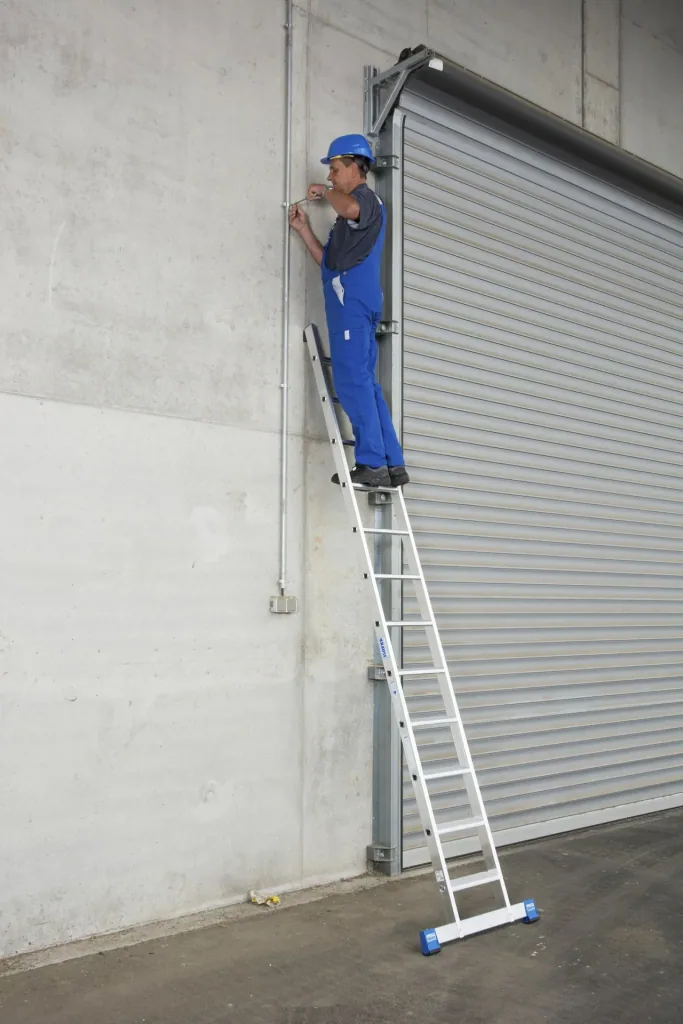 Lean-to ladder +S with 12 steps