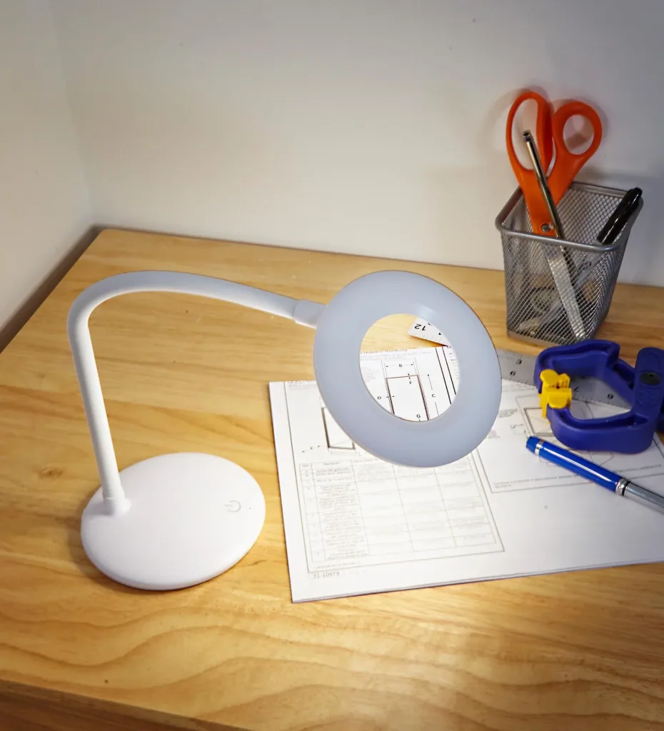 LED magnifying lamp “Magic Vision”, with stand, white