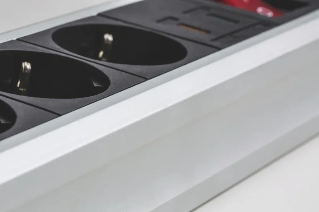 4-way aluminum power strip with surge protection and switch