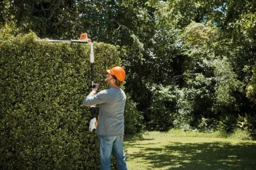 Cordless hedge trimmer HLA 56 in a set with AK 20 battery and standard charger AL 101