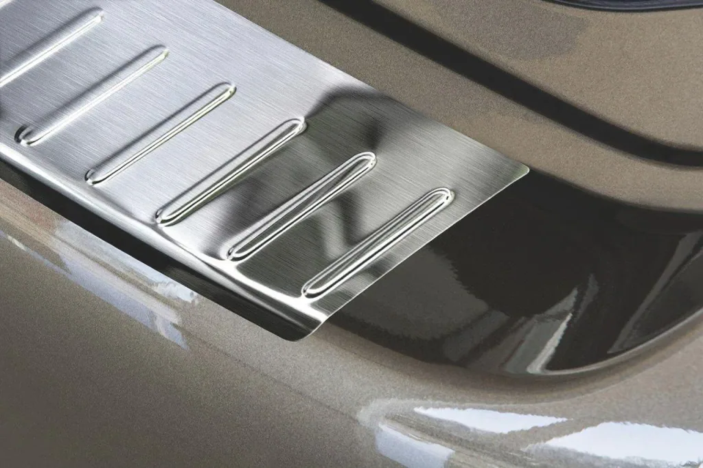 Loading sill protection for Nissan Pulsar built from 2014>