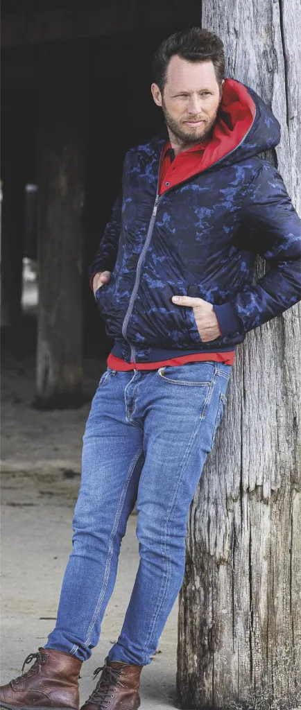 Reversible jacket, color navy/red, size L