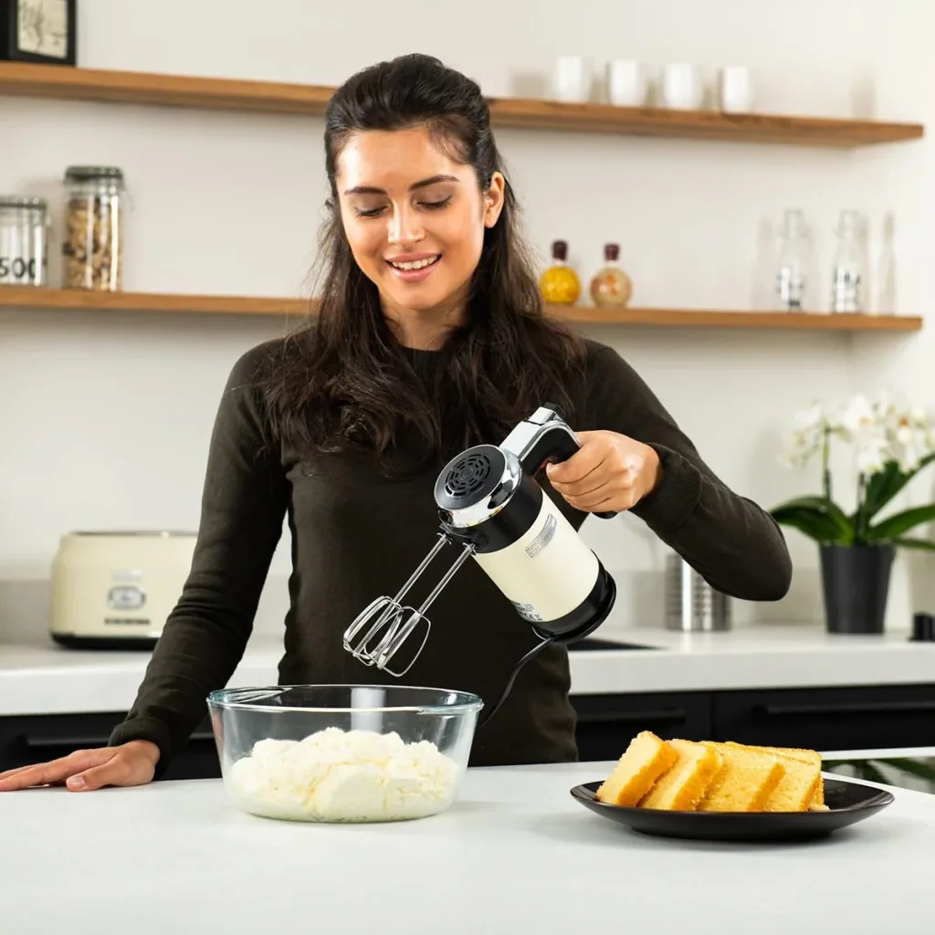 Retro hand mixer - white