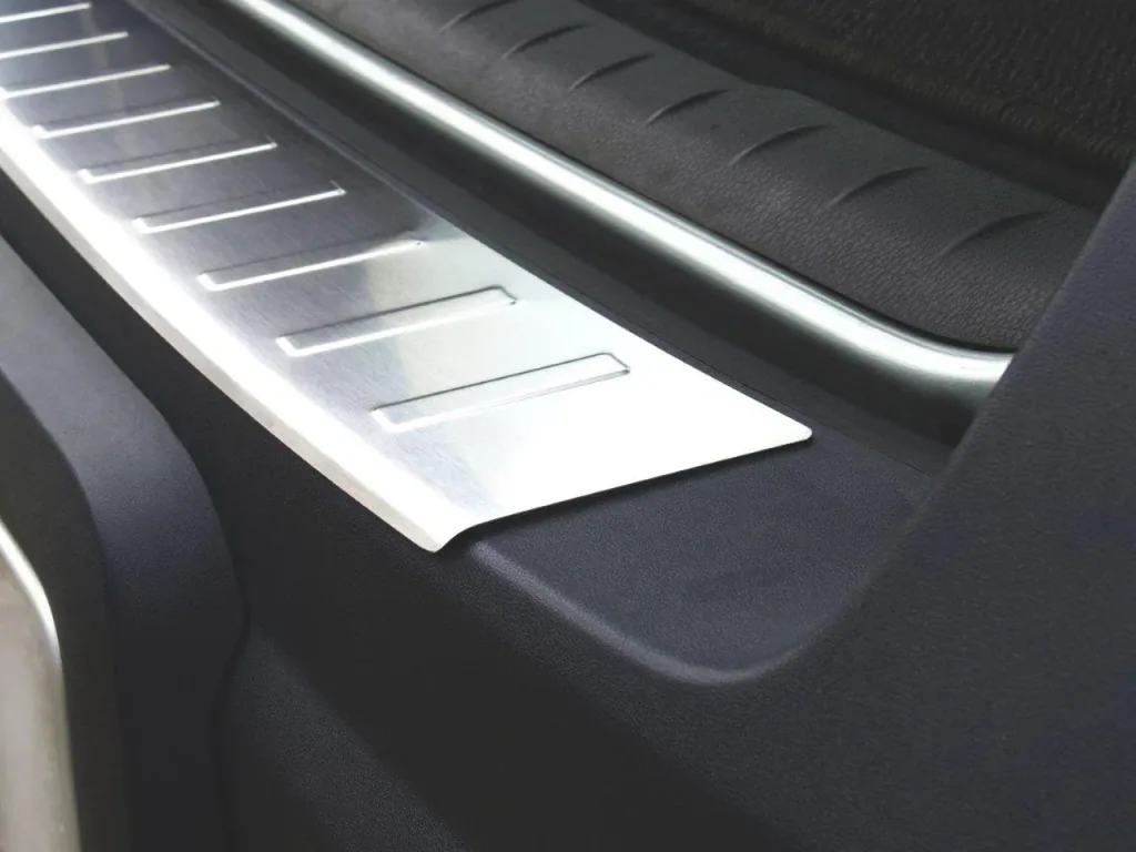 Stainless steel loading sill protection VOLVO XC-70 built from 2004-2007
