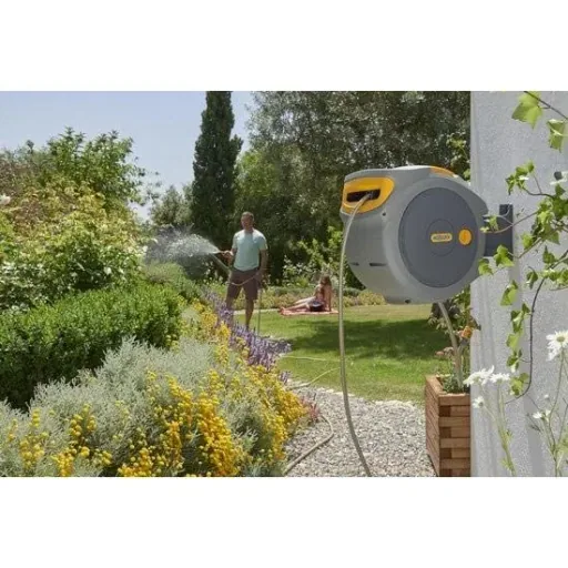 Automatic hose reel including 25 meter hose and free multifunctional sprayer - Starter Set