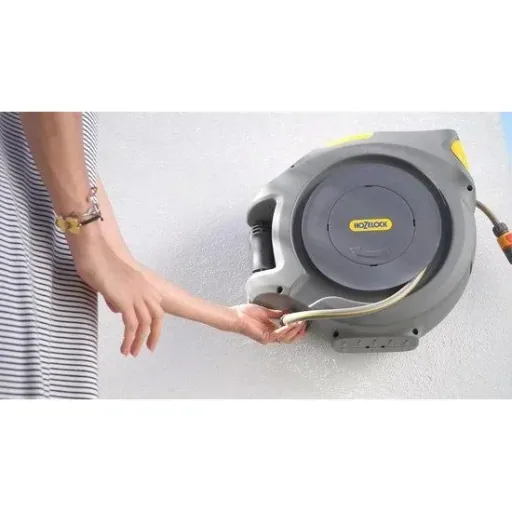 Automatic hose reel including 25 meter hose and free multifunctional sprayer - Starter Set
