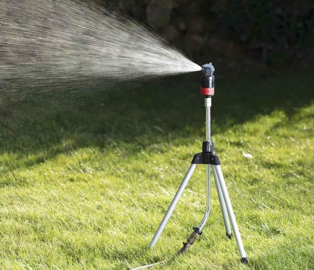 Lawn sprinkler with 5-way spray head