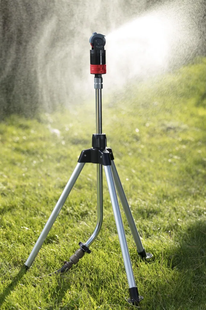 Lawn sprinkler with 5-way spray head