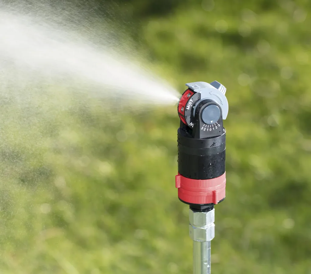 Lawn sprinkler with 5-way spray head