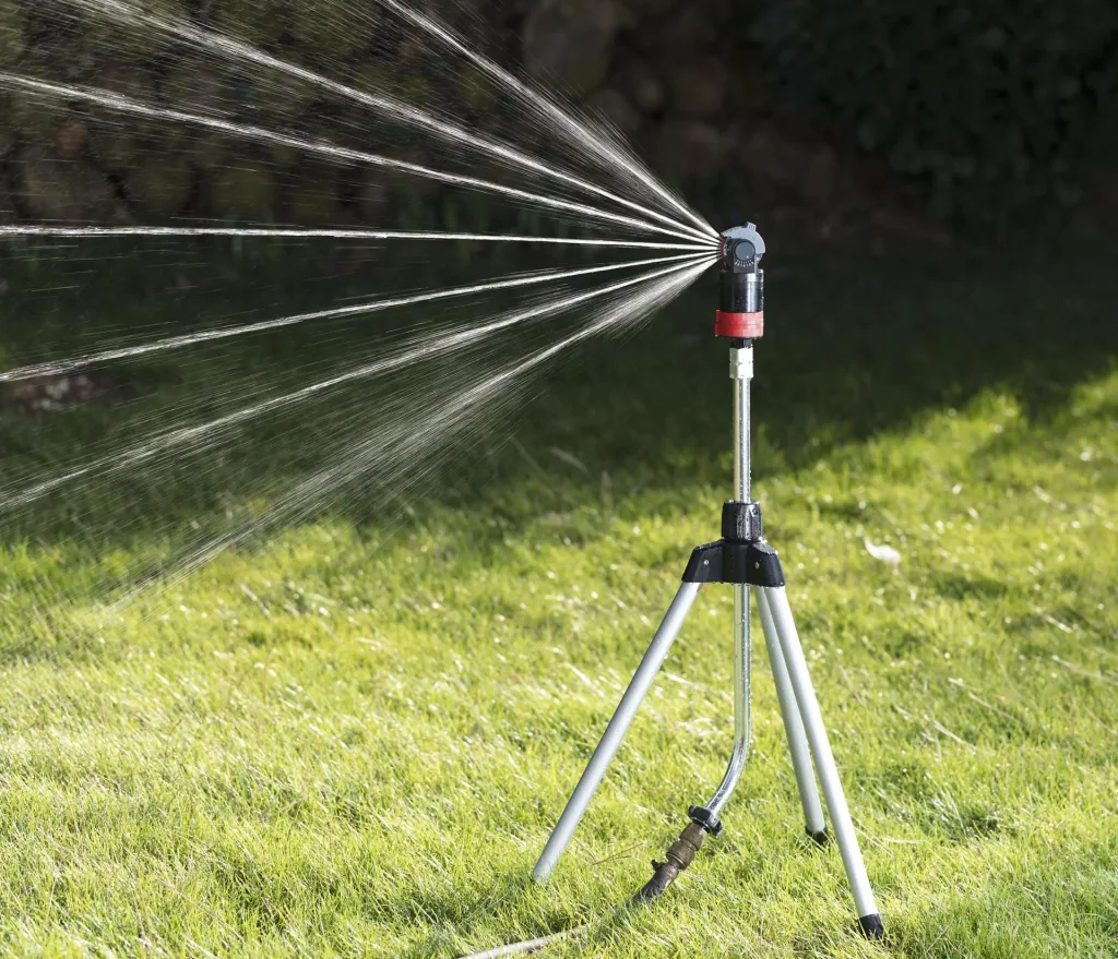 Lawn sprinkler with 5-way spray head