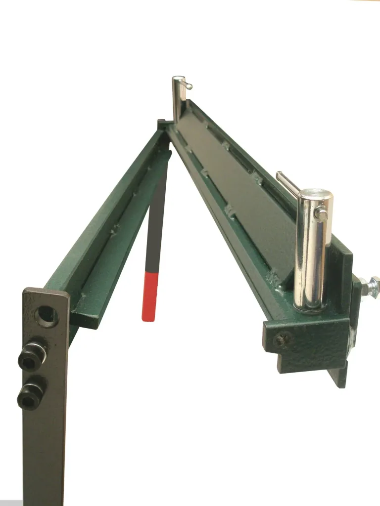 Bending machine with reinforced bending beam and degree scale