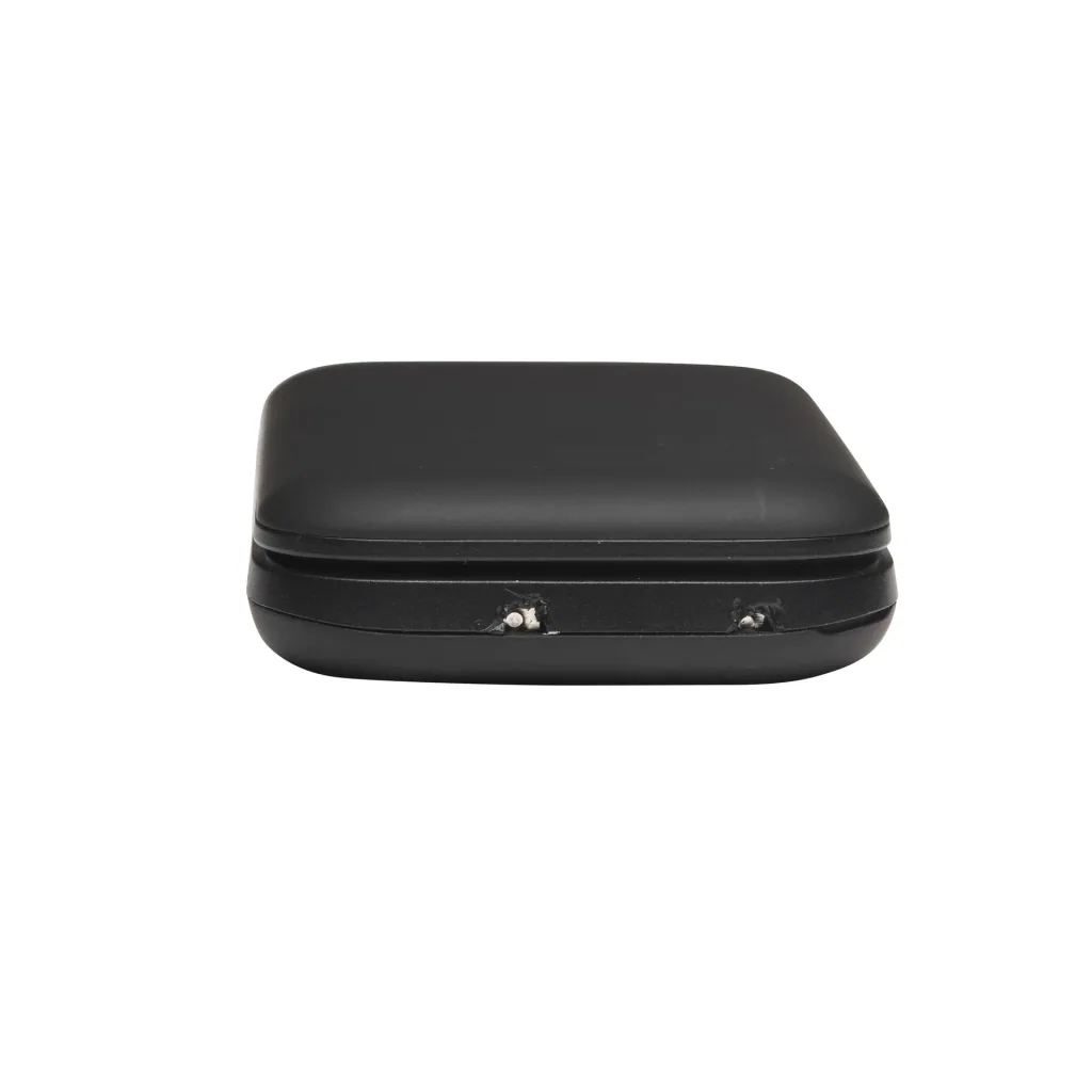 High-quality clamshell phone with 2.4" color display