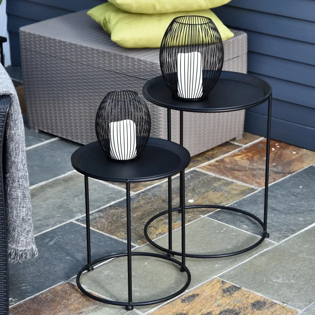 Side table in a set of 2