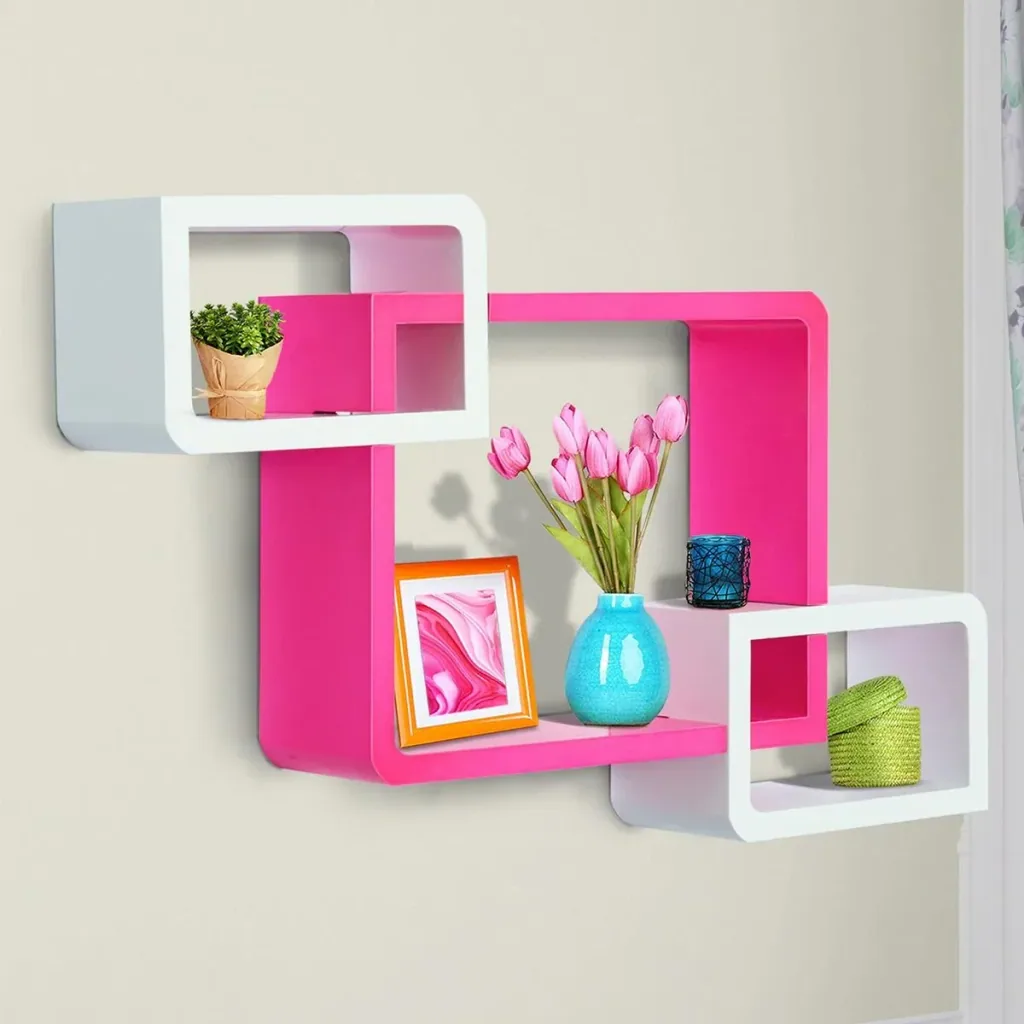 Cube shelf with 3 compartments