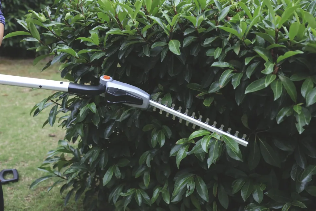 LH F35-EU 12V iFlex hedge trimmer