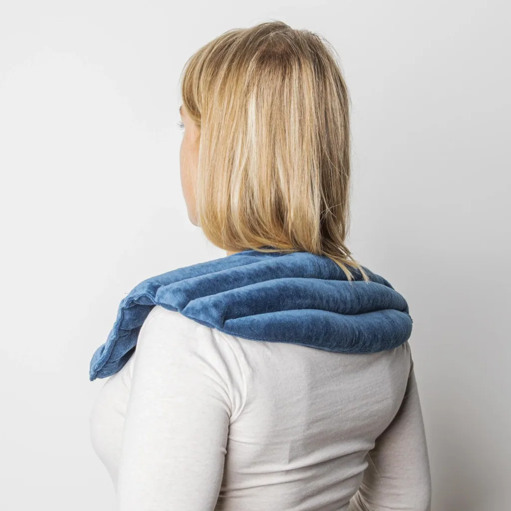 Neck heating pad