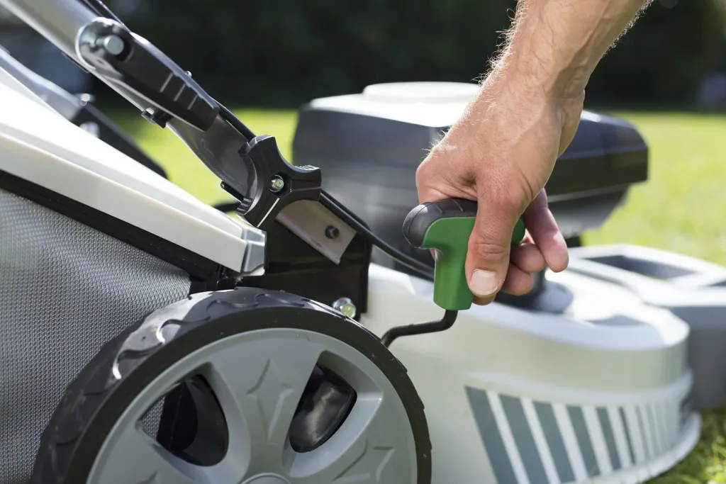 Cordless lawn mower GM ARM 4046S cutting width 46 cm - including 2 batteries and charger.