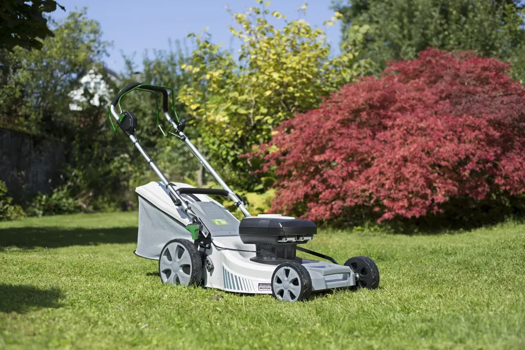 Cordless lawn mower GM ARM 4046S cutting width 46 cm - including 2 batteries and charger.
