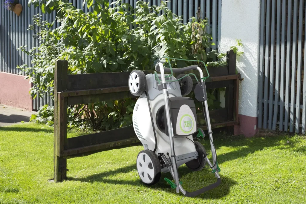Cordless lawn mower GM ARM 4046S cutting width 46 cm - including 2 batteries and charger.