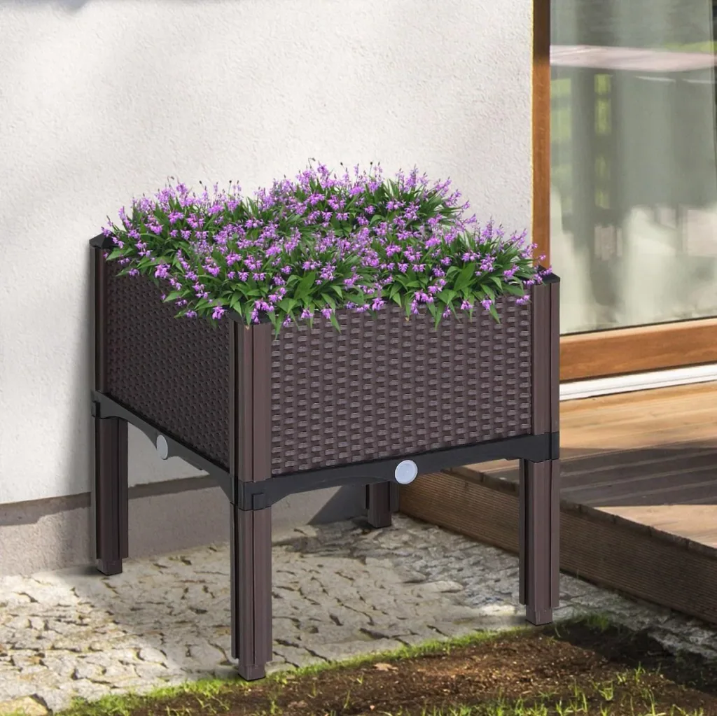 Raised bed in rattan look