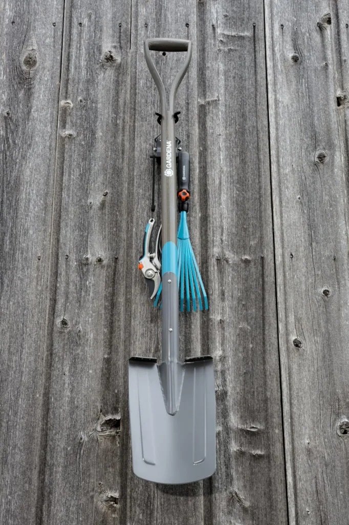 Single tool holder for handles with a diameter of 18 to 40 mm