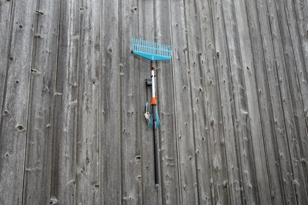 Single tool holder for handles with a diameter of 18 to 40 mm