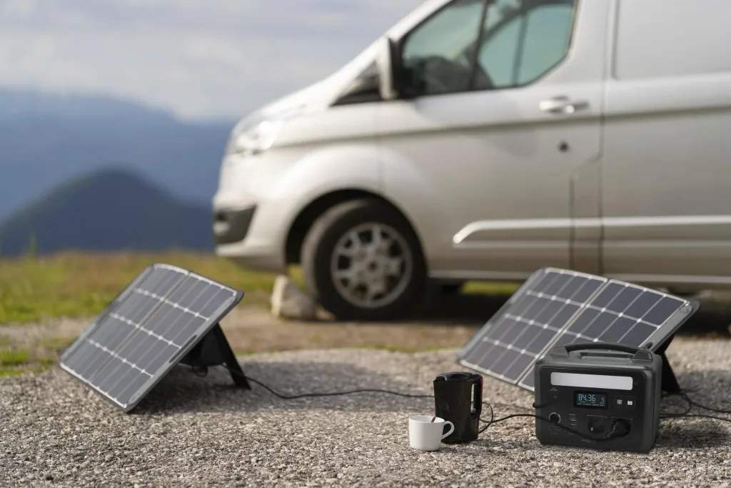 Power station with LED lamp, AC sockets, car socket and USB, 600 watts