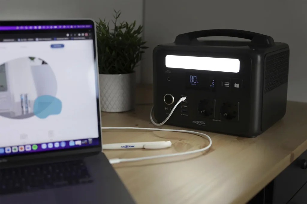 Power station with LED lamp, AC sockets, car socket and USB, 600 watts
