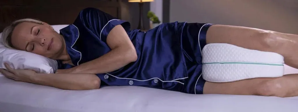 Knee pillow “Dreamolino Leg Pillow” with memory foam