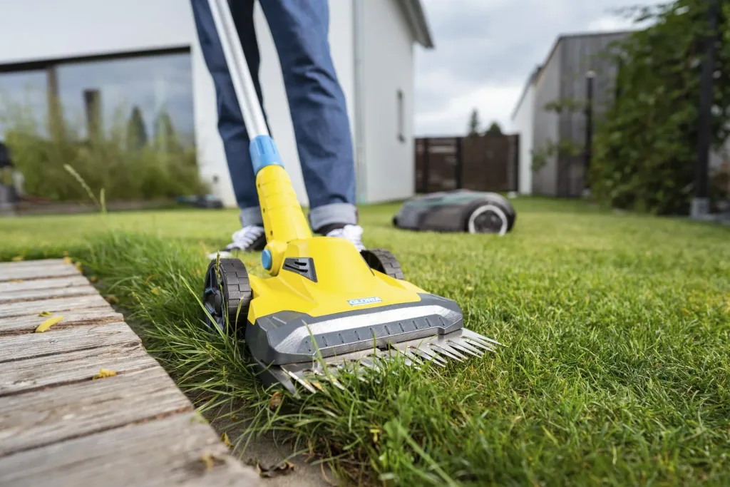 Cordless lawn and edge trimmer FineCut 18 Volt, including battery