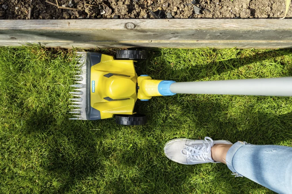 Cordless lawn and edge trimmer FineCut 18 Volt, including battery