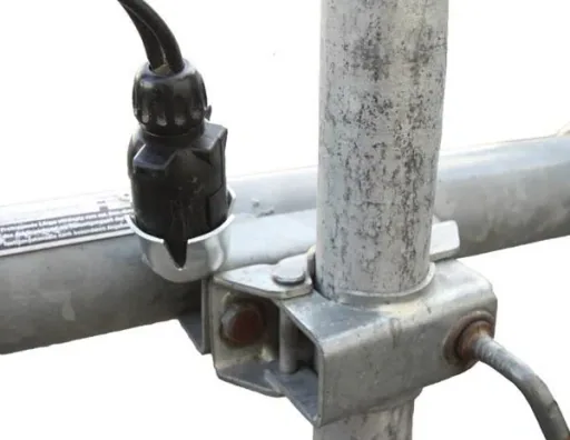 Trailer plug holder, 7 and 13-pin