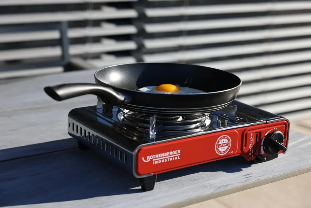 Compact gas table cooker Deluxe RS 220 with integrated cartridge compartment