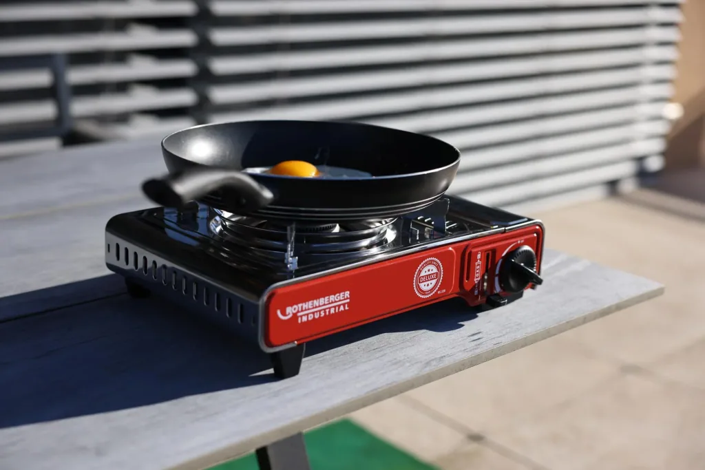 Compact gas table cooker Deluxe RS 220 with integrated cartridge compartment