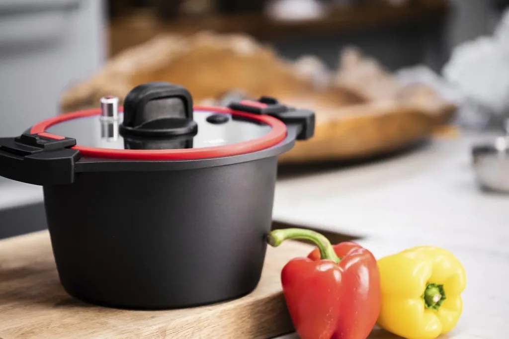 Energy-saving pot 6 liters - cast aluminum cooking pot with pressure equalizing lid for instant opening