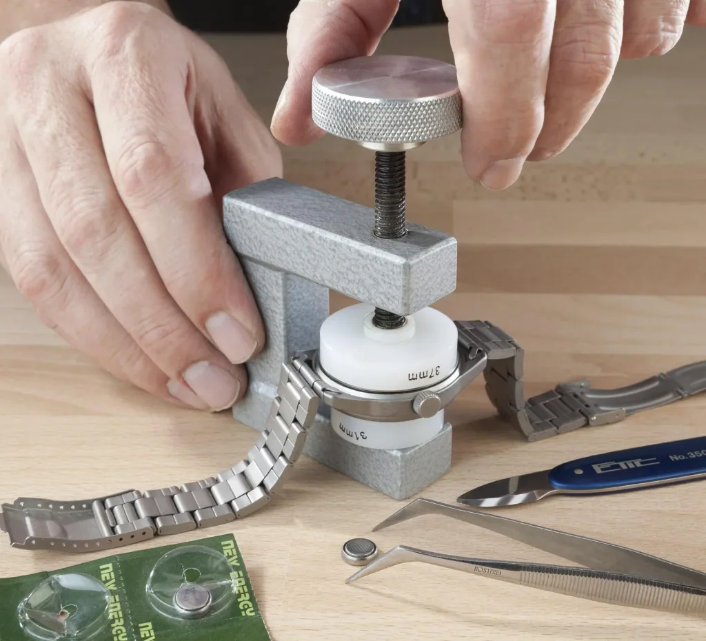 Glass and base insertion clamp with 8 inserts for watches with smooth glass