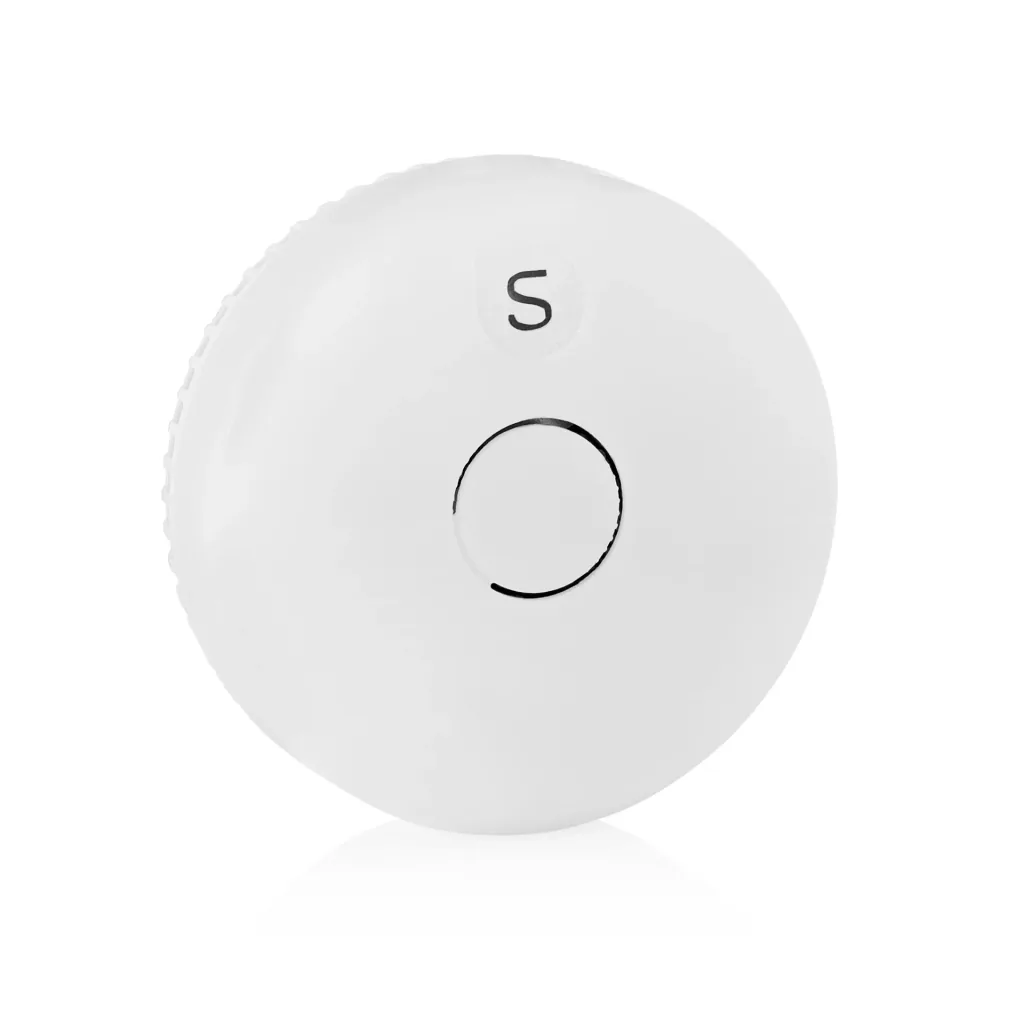 Smoke detector with replaceable 5-year battery