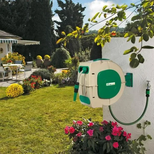 Wall-mounted hose box with automatic rewind, with 20 m hose