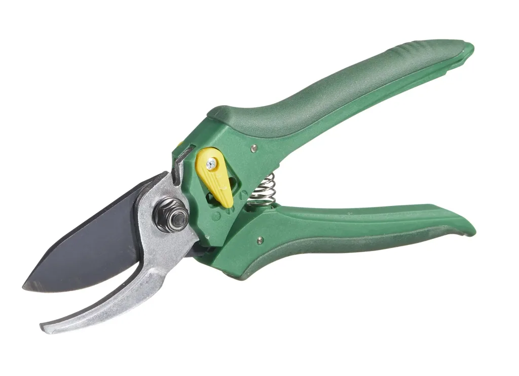 One-handed garden shears cutting past